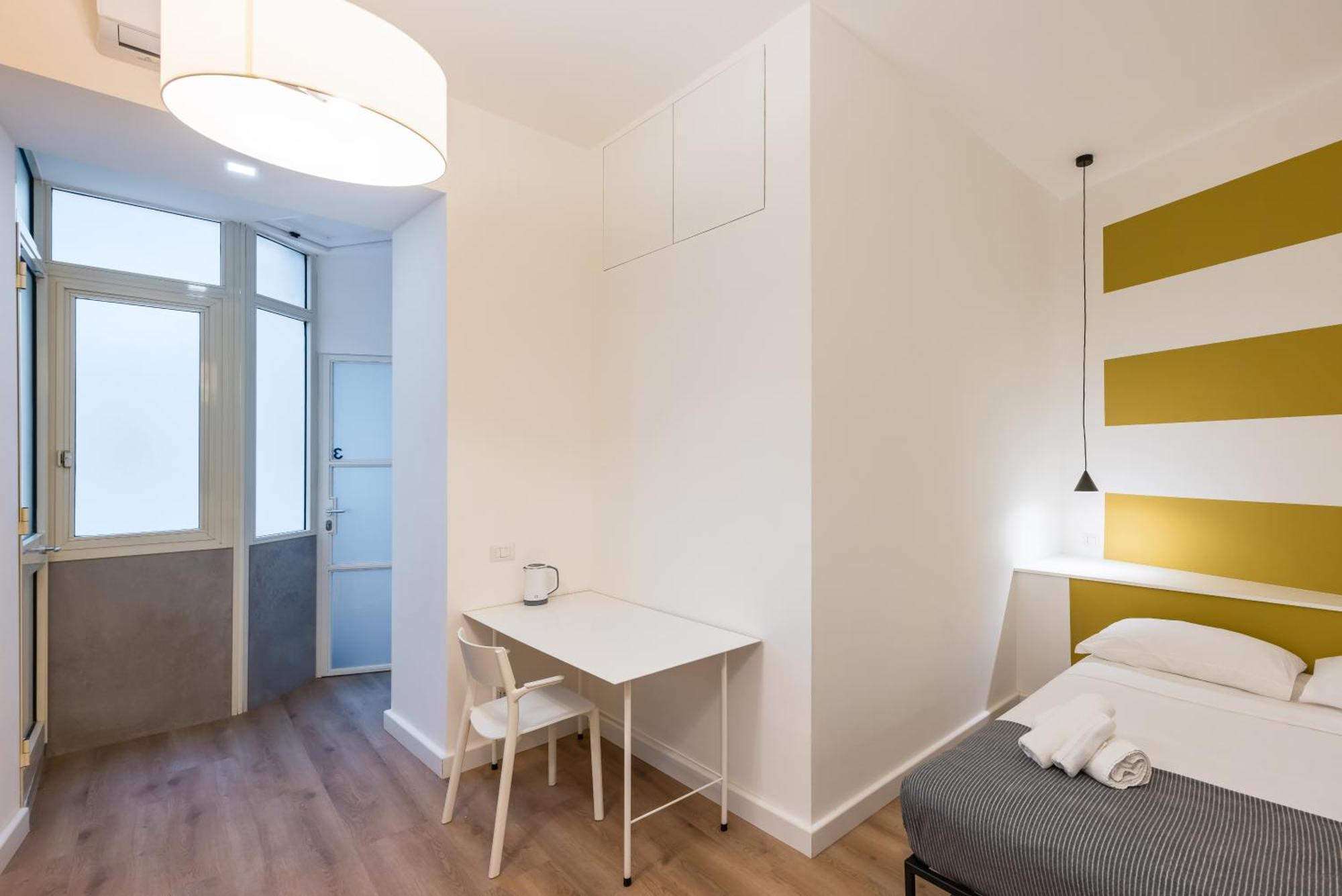 Lioy 25 By Napoliapartments Affittacamere *